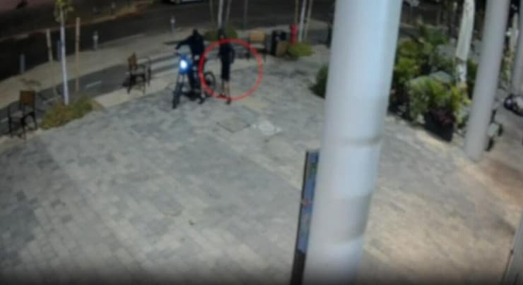 לא ויתרו - והשליכו שוב ושוב תיעוד: השלכת רימון לעבר סניף ג׳אפניקה בקריית אונו