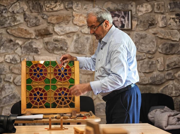 הכנת ויטראז' בכפר שקי (צילום: טלי שטיין) הכנת ויטראז' בכפר שקי