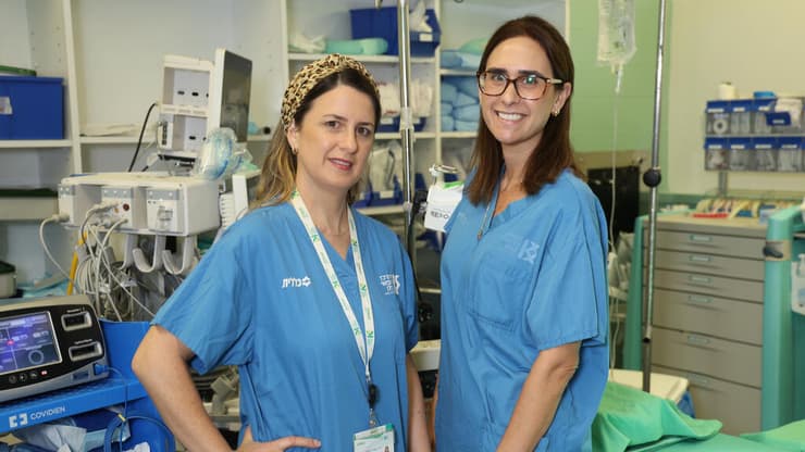 "הפניתי אותה מיד לביופסיה, ומהפענוח עלה שמדובר בסרטן אגרסיבי מפושט לבלוטות". מימין: ד"ר שרון קרקוף סלע וד"ר אורלי פרידמן-אלדר (צילום: יריב כץ) מימין: ד"ר שרון קרקוף סלע, ד"ר אורלי פרידמן אלדר