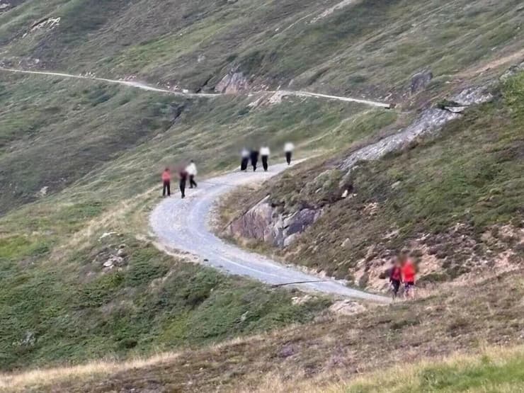 צילום: Sölden Mountain Rescue 36 תיירים משפחות חרדים חרדיות חולצו ב אלפים אוסטריה בלי ציוד