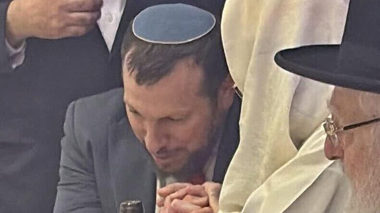 עם השר אליהו (צילום: מתוך עמוד הפייסבוק של הרב ישאיהו פינטו) אירוסי הרב פינטו
