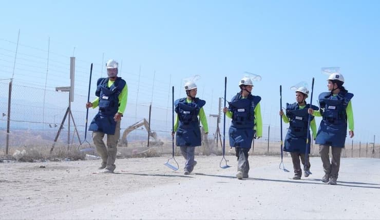 העבודות לפינוי המוקשים בגבול ירדן (צילום: אגף דוברות וקשרי ציבור במשרד הביטחון) העבודות לפינוי המוקשים במרחב המזרחי