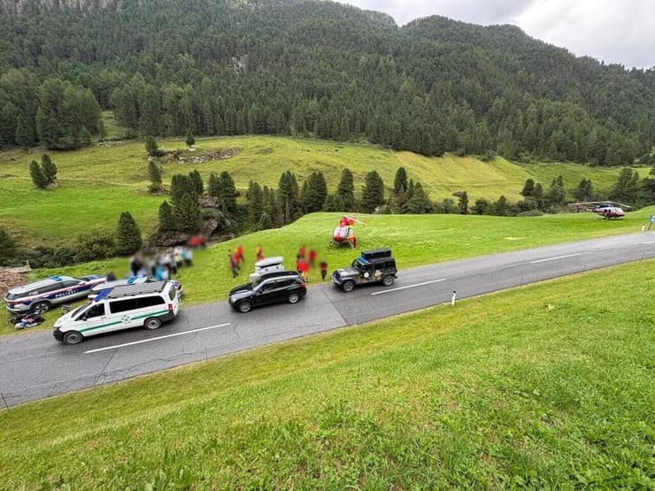 צילום: Sölden Mountain Rescue 36 תיירים משפחות חרדים חרדיות חולצו ב אלפים אוסטריה בלי ציוד