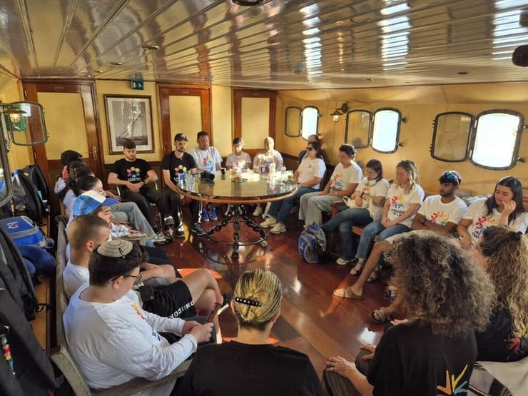 חברי המסע במהלך השיט. "אנשים לא תמיד מבינים שסרטן זו טראומה שלא חולפת אחרי ההחלמה" (צילום: יואב קרן) מסע "בוחרים בחיים" למחלימי סרטן