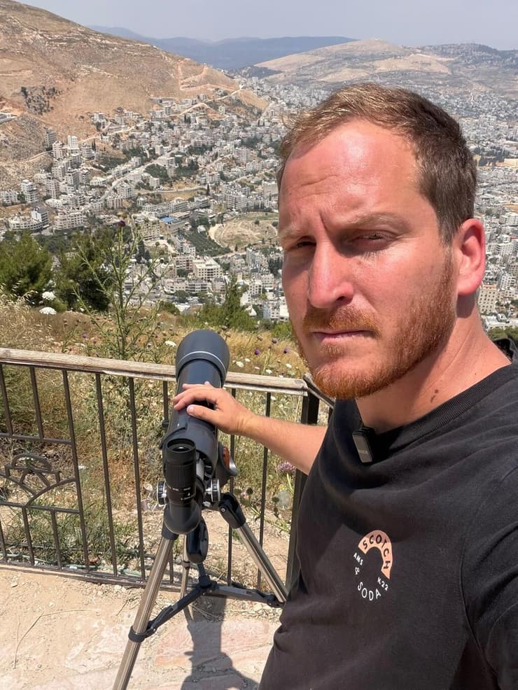 יפתח בעמדת התצפית לעבר שכם יפתח בעמדת התצפית לעבר שכם