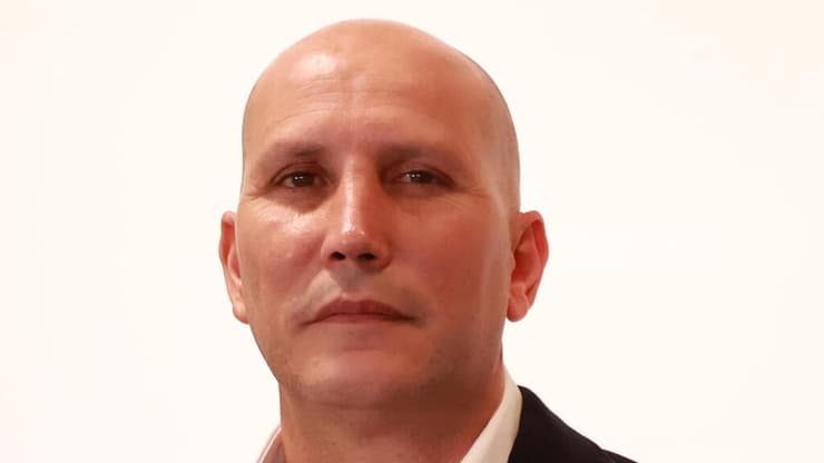 אריאל מזוז, מבעלי ג'נסיס השקעות