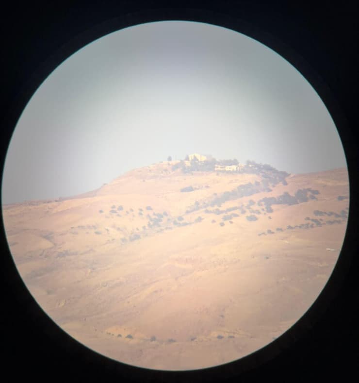 הר נבו והכנסייה שבפסגה (צילום: יפתח איתן) הר נבו והכנסייה שבפסגה