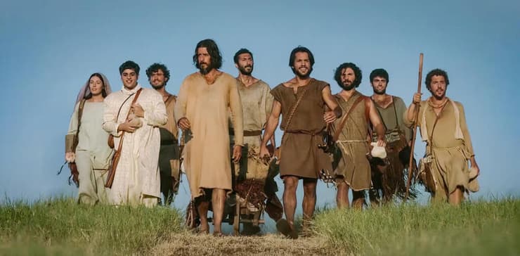 צופים שילמו 120 מיליון דולר לראות בקולנוע תוכן שאפשר לקבל בחינם בסלולרי. מתוך "הנבחרים" (צילום מסך) מתוך "הנבחרים"