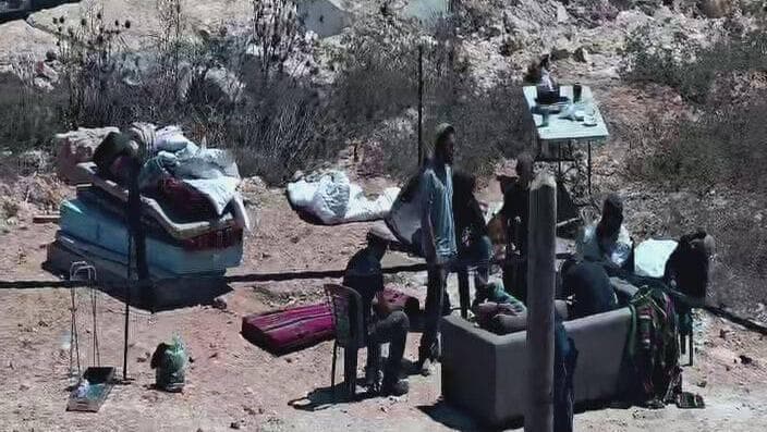 מתנחלים בכפר קוסרה (צילום: המשפחות הנצורות בקוסרה) מתנחלים בכפר קוסרה