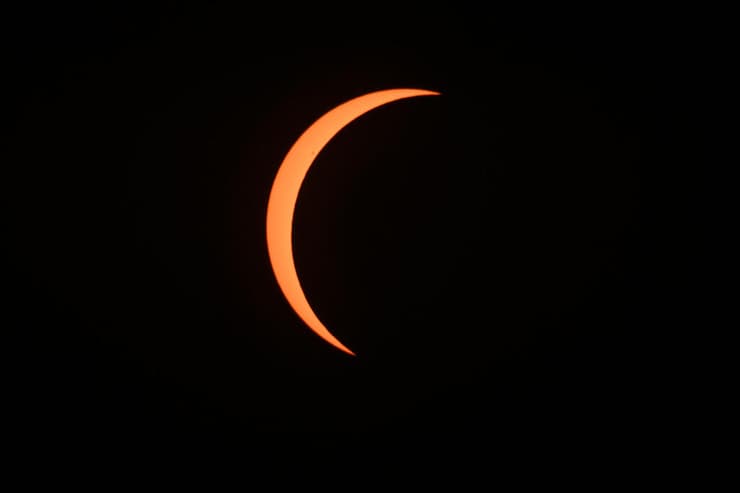 ליקוי החמה בספרד (צילום: Leon Neal/Getty Images) ליקוי החמה בספרד