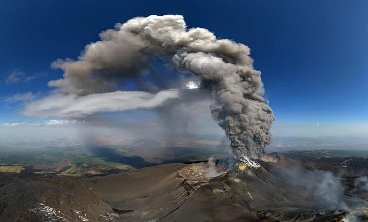 צילום: Giuseppe Distefano / ETNA WALK / AFP איטליה סיציליה התפרצות הר הגעש אטנה אתנה