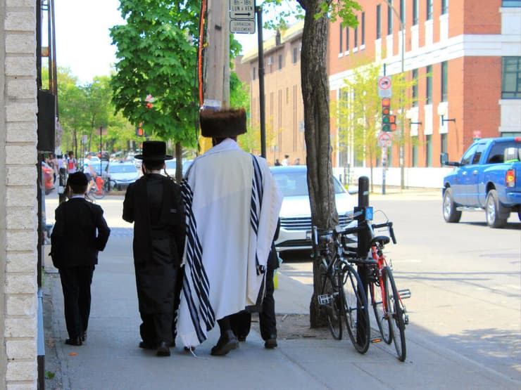 חברי הקהילה היהודית במונטריאול (צילום: Catherine Zibo/Shutterstock) חברי הקהילה היהודית במונטריאול