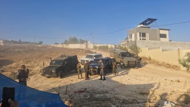בצה"ל גינו - אך המאחז טרם פונה אבי בולט בכפר