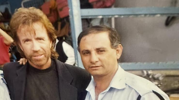 אחמד ספיה וצ'אק נוריס
