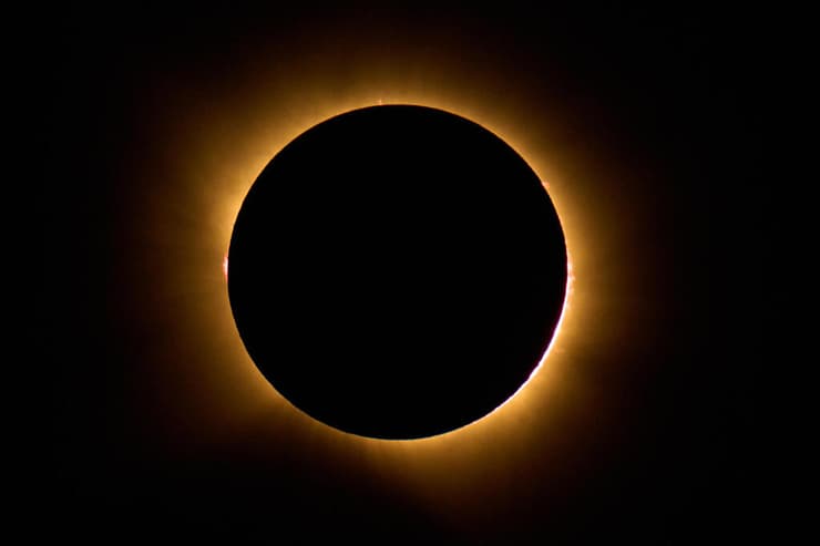 ליקוי החמה המלא בשמי ספרד (צילום: Bernat Armangue/AP) ליקוי החמה המלא בשמי ספרד