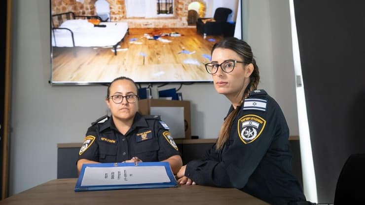 "החשוד הכי צעיר יושב שם ומחייך. זה רגע שאתה לוקח הביתה". רפ"ק זקן ורס"מ מרקס (צילום: אלכס קולומויסקי) צוות חקירת הרצח של בניהו רזי בירושלים