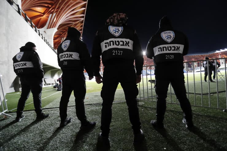 "מודעים היטב לאווירה המתוחה" (צילום: David Balogh/Getty Images) מאבטחים ההתאחדות