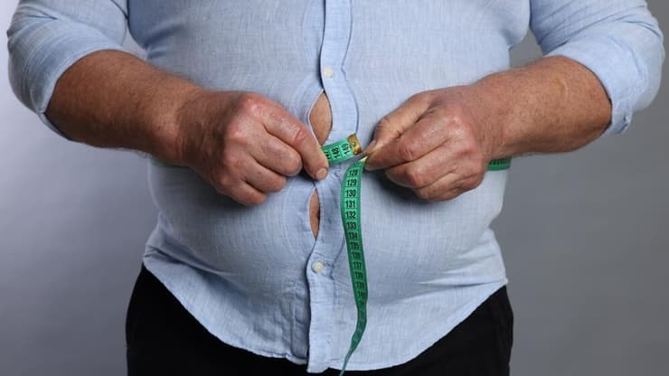 השמנה בטנית מספרת מה שה-BMI לא תמיד מצליח לנבא. אילוסטרציה (צילום: shutterstock) השמנה בטנית