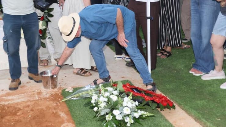לווייתו של אורן נהרי (צילום: מוטי קמחי) לווייתו של אורן נהרי