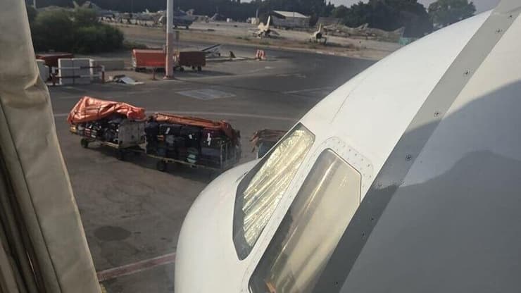 מטוס ישראייר לזלצבורג לא ממריא ביום שישי האחרון כי המזוודות נותרו בחוץ מטוס ישראייא לזלצבורג לא ממריא ו המזוודות ממתינות