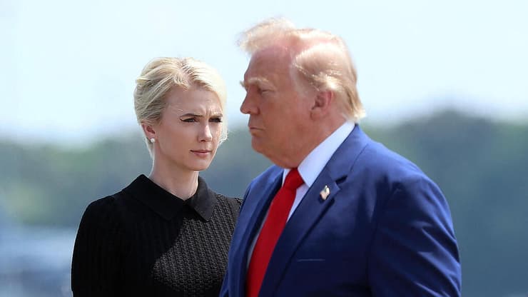 טראמפ והארפ (צילום: Kevin Dietsch / GETTY IMAGES NORTH AMERICA / AFP) נטלי הארפ והנשיא טראמפ