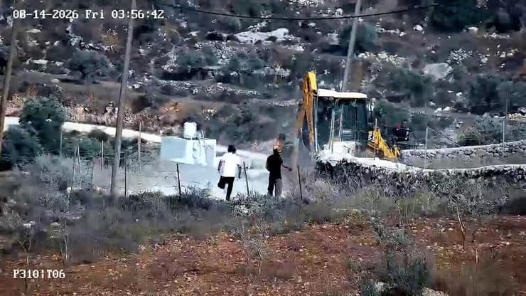 מתנחלים תקפו צוות מכפר קוסרה שתיקנו את קו המים מתנחלים תקפו צוות מכפר קוסרה שתיקנו את קו המים