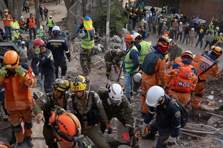 כוחות פיקוד העורף בקאלי (צילום: דובר צה"ל) פעילות כוחות פיקוד העורף בזירת רעידת האדמה בקולומביה