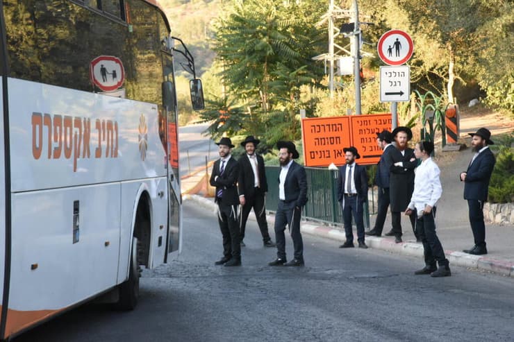 צילום: אביהו שפירא מאבק השבת בצפת נגד אוטובוס שנוסע בלב השכונות החרדיות