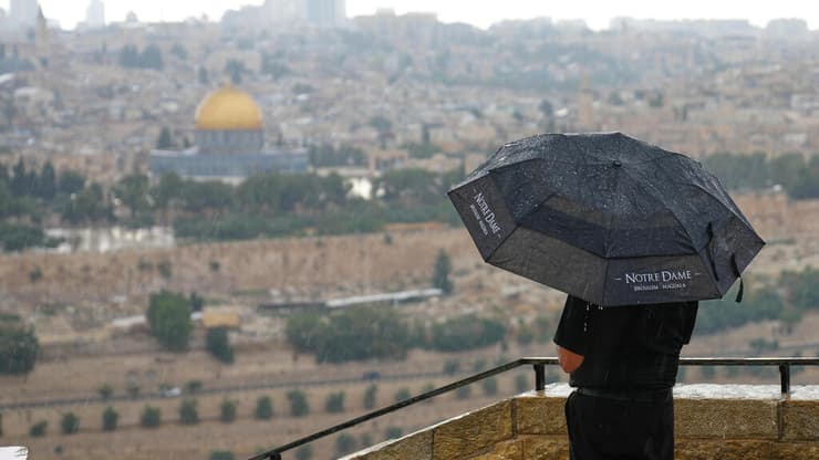 סתיו סוער בדרך? (צילום: AP Photo/Mahmoud Illean) ירושלים