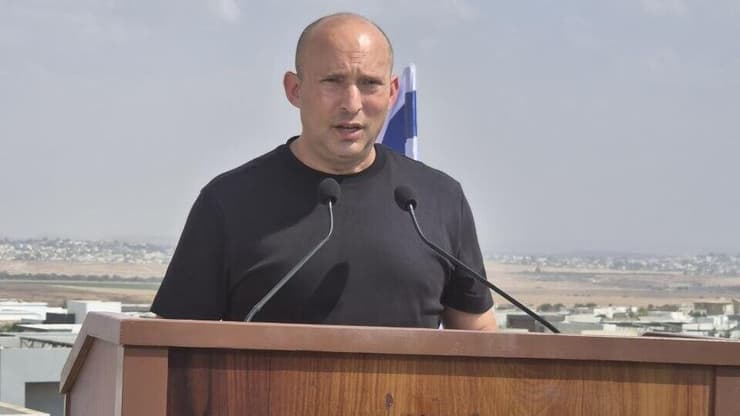 "העבריינים ייענשו כפעילי טרור". בנט (צילום: אילנה קוריאל ) הצהרה בנט על הפשיעה בדרום ביישוב כרמית