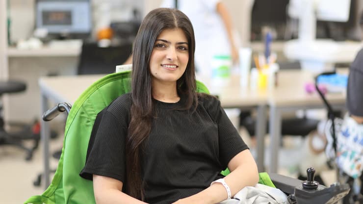"הם הבהבו והיו צריכים עזרה. ראיתי שאף אחד לא עזר להם והחלטתי לעצור". נדין איסמעיל נפצעה קשה בתאונת דרכים (צילום: יריב כץ) נדין איסמעיל, סטודנטית להנדסת בניין, נפצעה קשה בתאונת דרכים