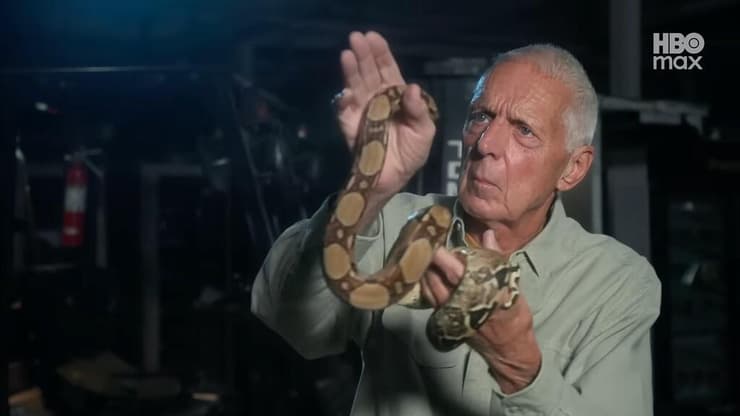 יש חיות מחמד מומלצות יותר. מתוך "מפלצות האלוהים" (צילום מסך, HBO מקס) מתוך "מפלצות האלוהים"