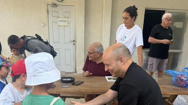בנט בנחל עוז הלילה אצל הרבש״ץ