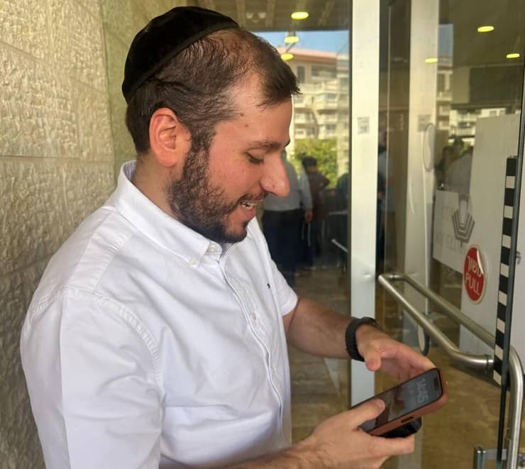 מקורבו של בבצ'יק, שמואל כהן, היום בבנייני האומה שמואל כהן, עוזרו לשעבר של מוטי בבציק בהצבעת הפריימריז לליכוד בבנייני האומה