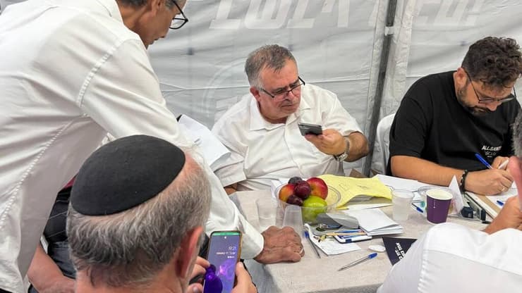 החמ"ל של ביטן בראשון לציון דוד ביטן בחמ"ל בחירות לפריימריז בראשל"צ