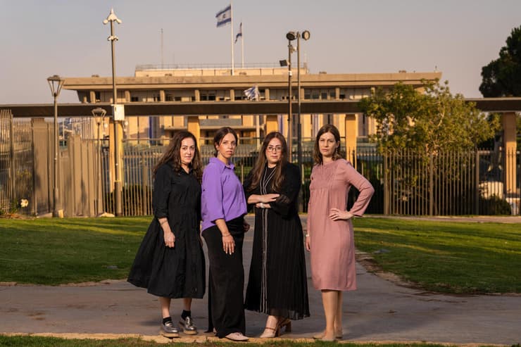 מימין לשמאל: דידי שור, פייני סוקניק, אפרת שוקרון ופנינה פויפר (צילום: שלו שלום) מימין לשמאל: דידי שור, פייני סוקניק, אפרת שוקרון ופנינה פויפר