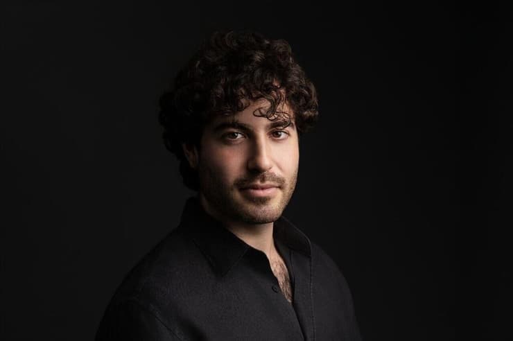 ג'ושוע הלמר. בדרך לישראל (צילום: HANNAH COUZENS) ג'ושוע הלמר. בדרך לראשית