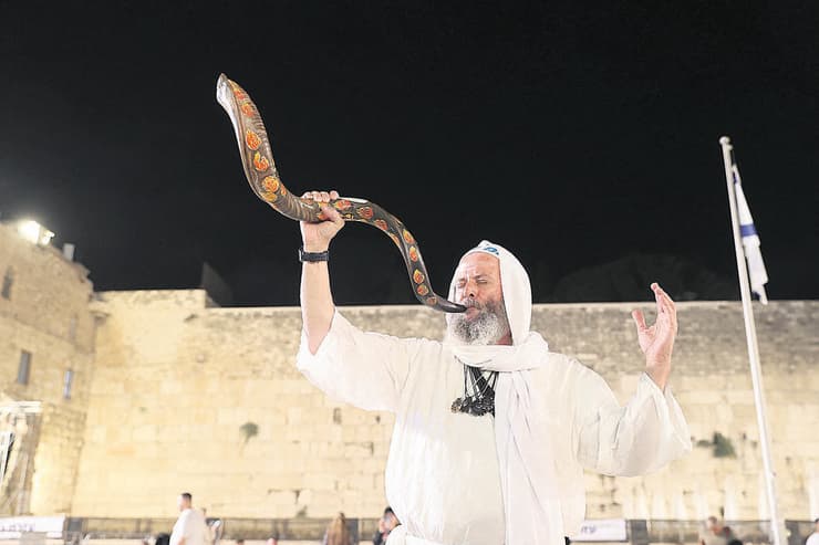 תקיעת שופר במעמד סליחות בכותל