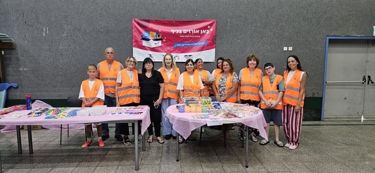 אורזים גם באשדוד (צילום: באדיבות עיריית אשדוד) מיזם ה"קופסה הטובה" באשדוד