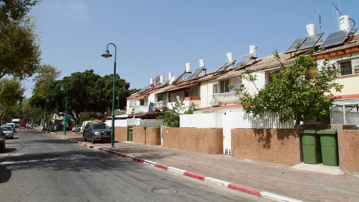 שכונת יד התשעה כיום. בסוף התהליך יגדל מספר התושבים בשכונה ל-14,770 (אסף פרידמן) השכונה כיום. בסוף התהליך יגדל מספר התושבים בשכונה ל־14,770