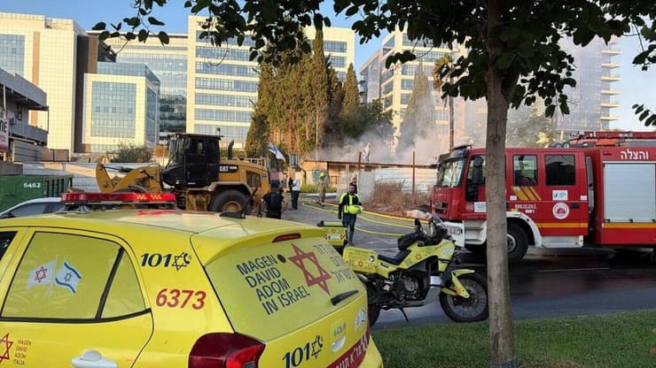צילום: תיעוד מבצעי מד"א זירת השריפה בחולון