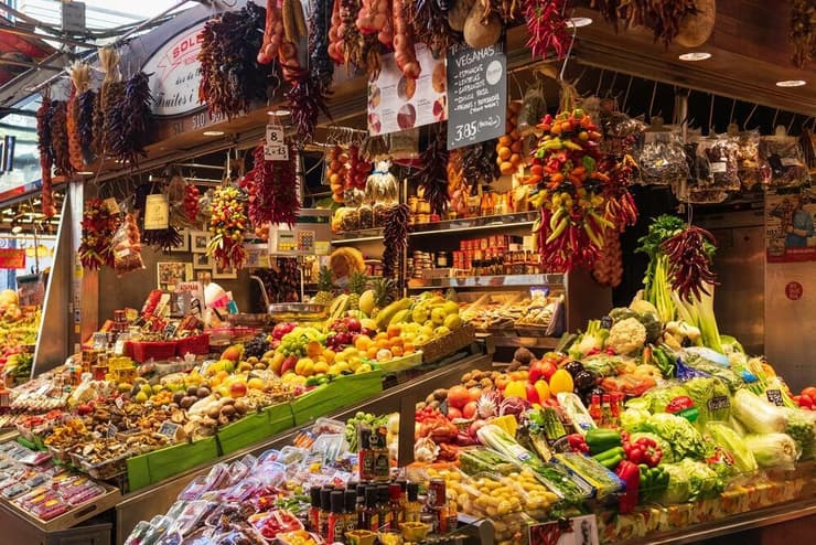 שוק האוכל La Boqueria, ברצלונה (צילום: MartijnVonk / shutterstock) שוק האוכל La Boqueria, ברצלונה