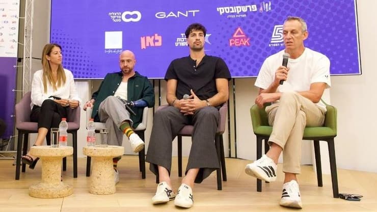 דני אבדיה בפאנל לצד עודד קטש, זיו שילון ושירה העליון (צילום: עודד קרני איגוד הכדורסל) עודד קטש, דני אבדיה, זיו שילון, שירה העליון, גיל ברק