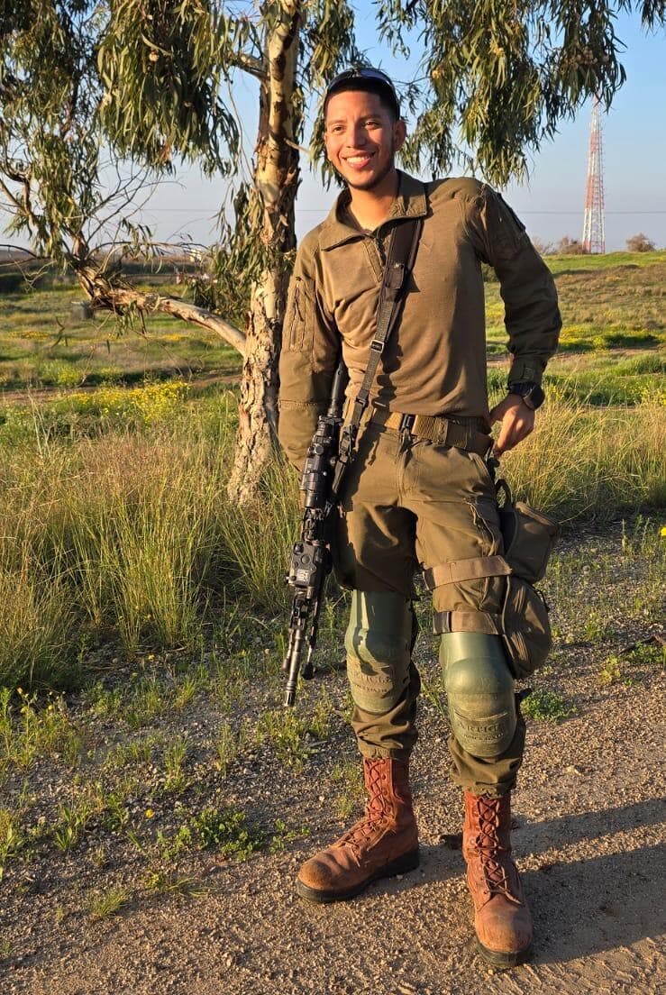 שמואל הררה במדים