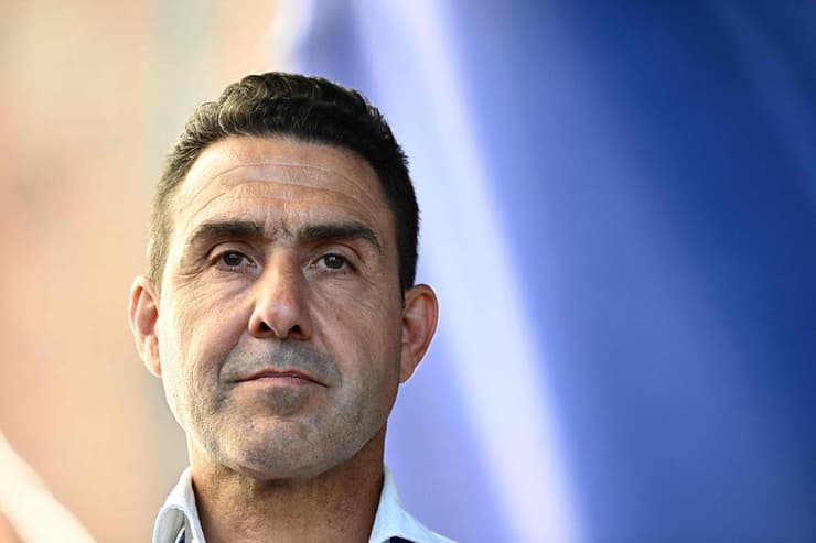 עוקף מימין את המפלגות הוותיקות. ואנאצ'י (צילום: GABRIEL BOUYS / AFP) איטליה רוברטו ואנאצ'י מנהיג ימין קיצוני