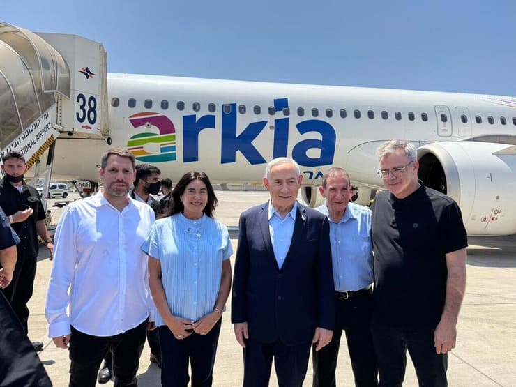 נתניהו ורגב בנתב"ג אתמול, לפני שרגב ומנכ"ל המשרד טסו לחופשה במרקש נתניהו ורגב בנתב"ג