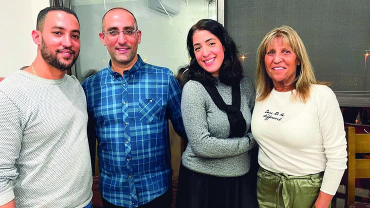 "כולנו המשכנו הלאה, והוא נשאר צעיר לנצח". משפחת פרג'ון (צילום: באדיבות המשפחה) משפחת פרג'ון - תמי, מור, גיא ואלירן