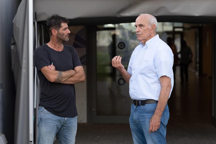 סמל מלאבסי ליד סמל טברייני. ויסוקר ועקיבא (צילום: עוז מועלם ) שלום עקיבא מטבריה ליד איציק ויסוקר