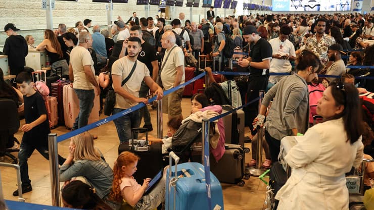 החגים יעברו ללא תקלות? העומס בנתב"ג בחודש שעבר (צילום: Jack GUEZ / AFP) עומס בנתב"ג