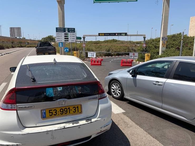 החסימות בכניסה לנתב"ג (צילום: מאיר תורג'מן ) החסימות בכניסת נתב"ג